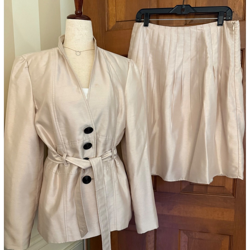 Signature Larry Levine 2-PC Skirt Set Womens Size 10 Beige Four-Button Jacket
